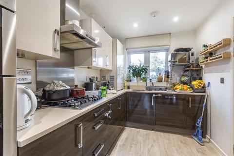 6 Bartlett Place, High Wycombe, HP12 3ER