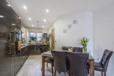 6 Bartlett Place, High Wycombe, HP12 3ER