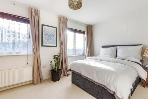 6 Bartlett Place, High Wycombe, HP12 3ER