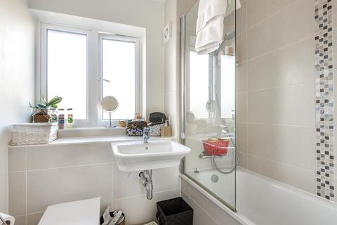 6 Bartlett Place, High Wycombe, HP12 3ER