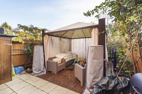 6 Bartlett Place, High Wycombe, HP12 3ER