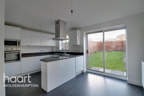 4 bedroom terraced house to rent, Oulton Mews, Stone