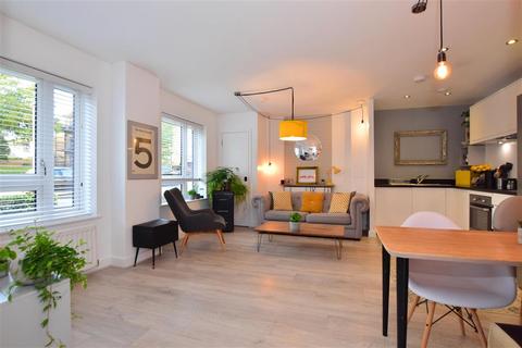 Flat 4, Violet House Reservoir Way, Ilford, IG6 3FH
