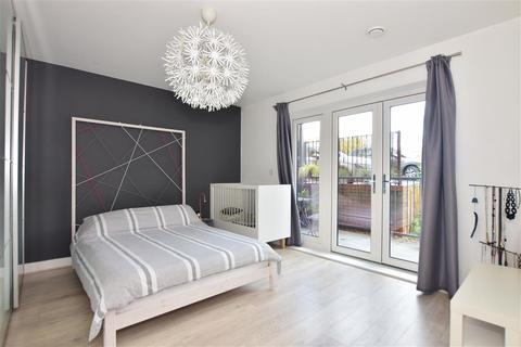 Flat 4, Violet House Reservoir Way, Ilford, IG6 3FH