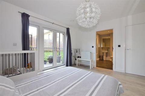 Flat 4, Violet House Reservoir Way, Ilford, IG6 3FH