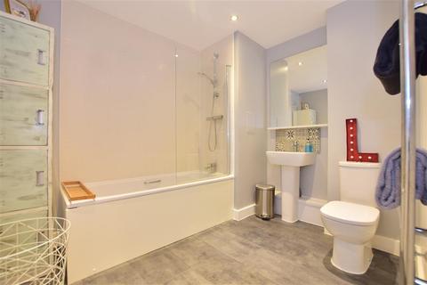 Flat 4, Violet House Reservoir Way, Ilford, IG6 3FH
