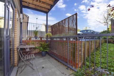 Flat 4, Violet House Reservoir Way, Ilford, IG6 3FH