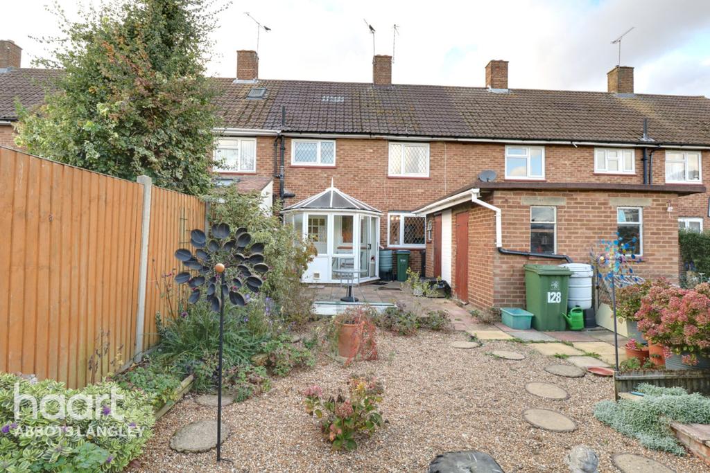 Newhouse Crescent, Watford 3 bed terraced house £400,000