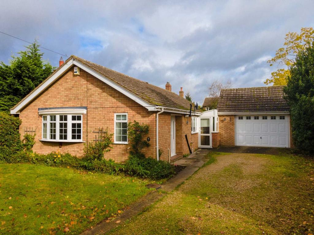 The Green, Stotfold SG5 4AN 2 bed bungalow £450,000