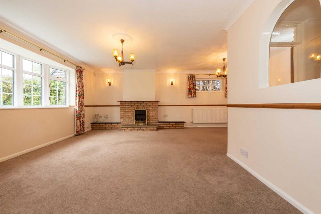 The Green, Stotfold SG5 4AN 2 bed bungalow £450,000