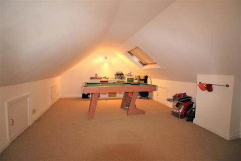 38 Biddall Drive, Manchester, M23 1PF