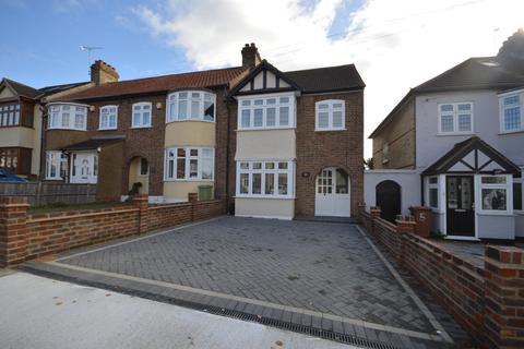 38 Marshalls Drive, Romford, RM1 4JT