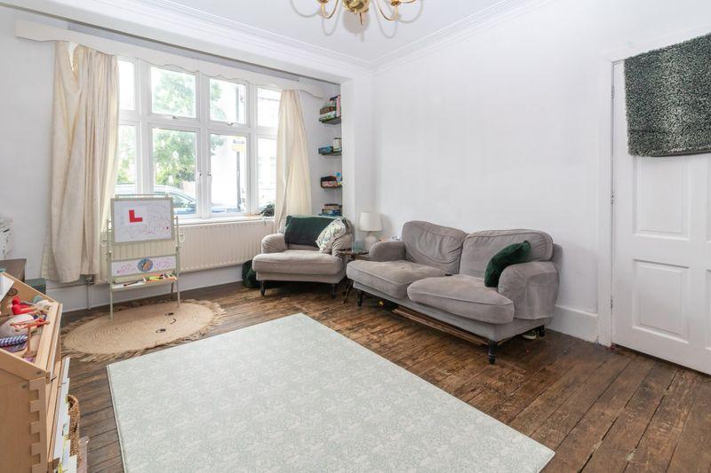 Tulsemere Road, London, SE27 3 bed terraced house £3,000 pcm (£692 pw)