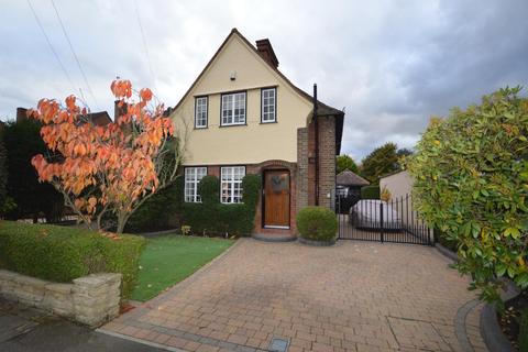 22 Crossways, Romford, RM2 6AL