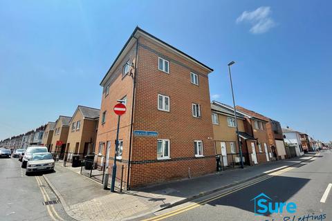 1 bedroom apartment to rent, Stratton Corner, Barton Street. GL1