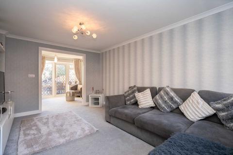 21 Shepherds Green, Hemel Hempstead, HP1 2HL