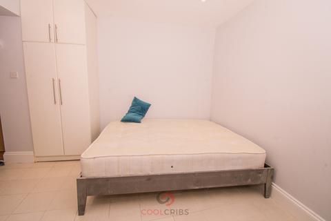 Studio to rent, Blythe Road, Shepherds Bush, W14, London  W14