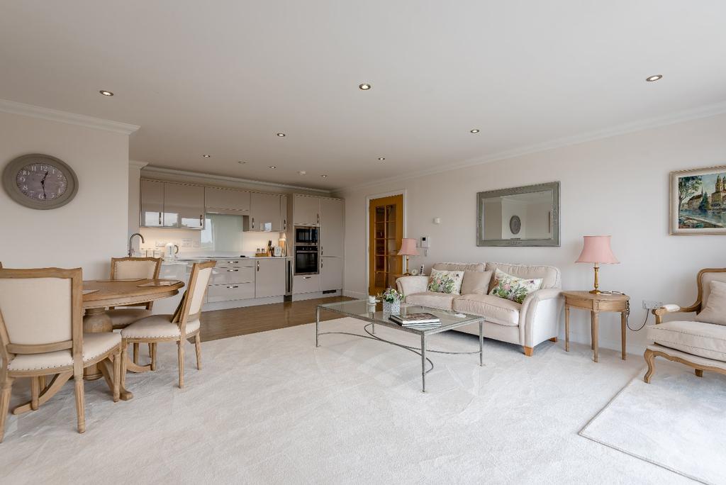 Sitting Room/Kitchen