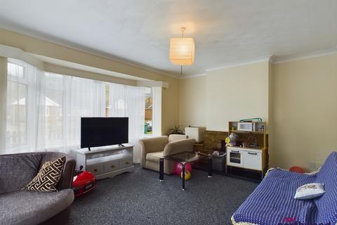 3 bedroom bungalow to rent - Heath Hill Avenue, Bevendean, Brighton, BN2