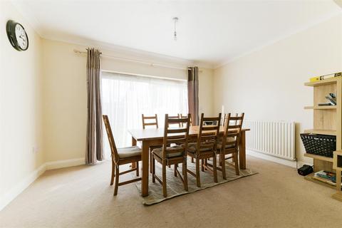 31 Adelaide Road, Hounslow, TW5 9AG