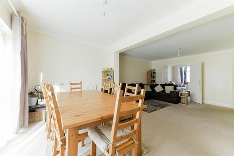 31 Adelaide Road, Hounslow, TW5 9AG