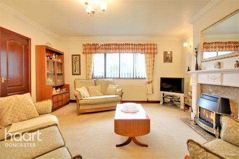 17 Lyndhurst Drive, Norton, Doncaster, DN6 9PZ