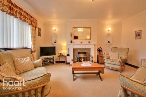 17 Lyndhurst Drive, Norton, Doncaster, DN6 9PZ