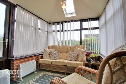 17 Lyndhurst Drive, Norton, Doncaster, DN6 9PZ