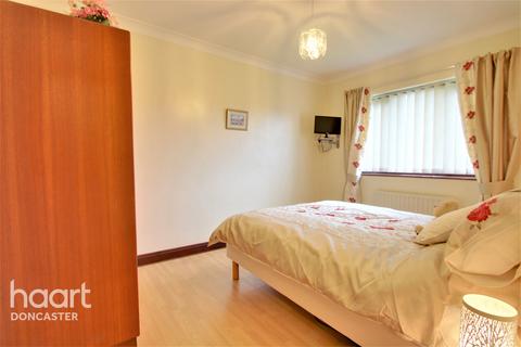 17 Lyndhurst Drive, Norton, Doncaster, DN6 9PZ