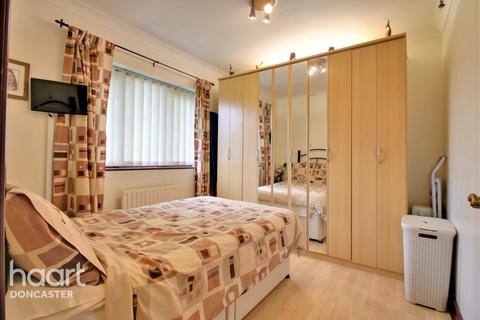 17 Lyndhurst Drive, Norton, Doncaster, DN6 9PZ