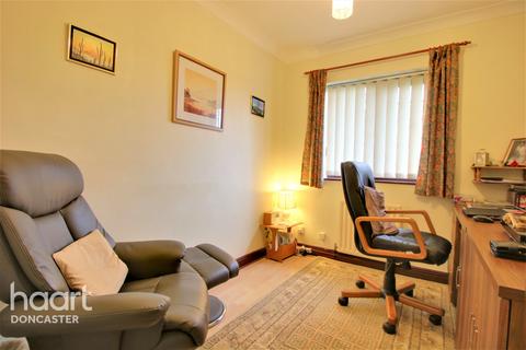 17 Lyndhurst Drive, Norton, Doncaster, DN6 9PZ