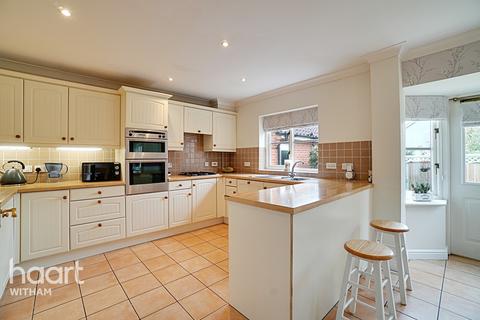 77 Wilkin Drive, Tiptree, Colchester, CO5 0RS