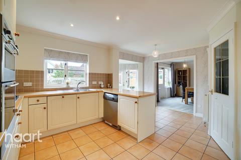 77 Wilkin Drive, Tiptree, Colchester, CO5 0RS