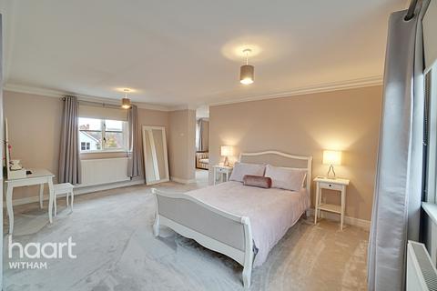 77 Wilkin Drive, Tiptree, Colchester, CO5 0RS
