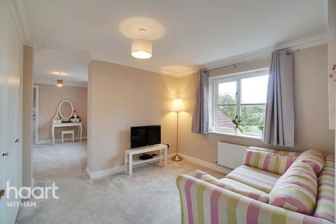 77 Wilkin Drive, Tiptree, Colchester, CO5 0RS