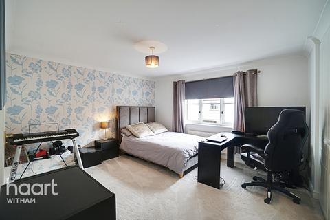77 Wilkin Drive, Tiptree, Colchester, CO5 0RS