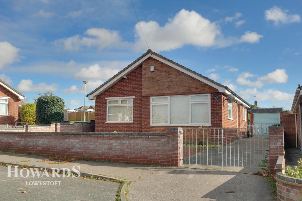 Crestview Drive, Lowestoft 2 bed detached bungalow £235,000