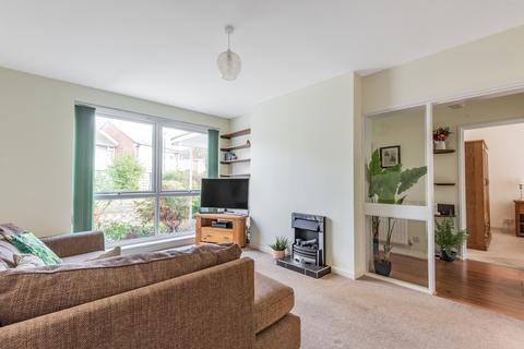 37 Lawnside, London, SE3 9HR