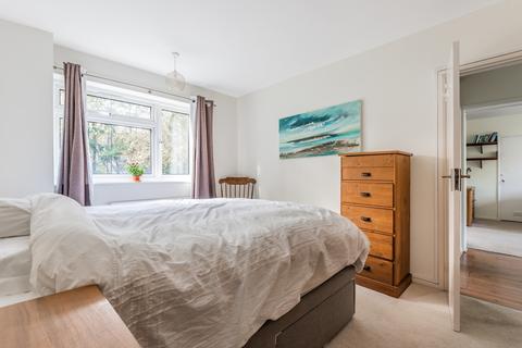 37 Lawnside, London, SE3 9HR