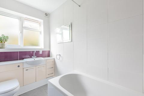 37 Lawnside, London, SE3 9HR