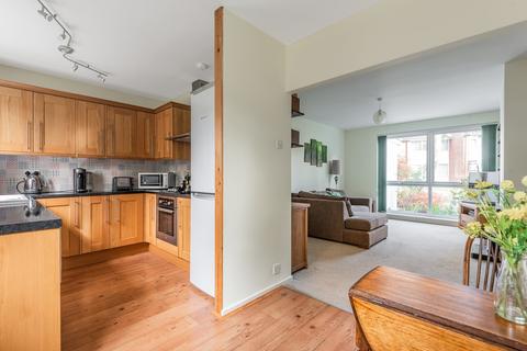 37 Lawnside, London, SE3 9HR