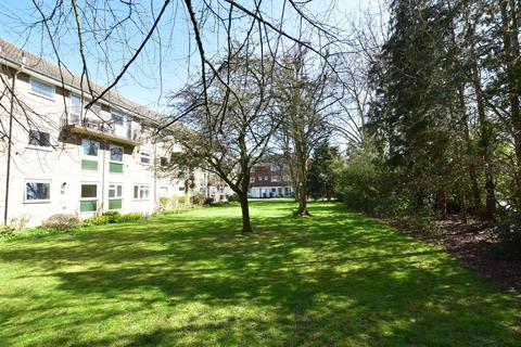 37 Lawnside, London, SE3 9HR