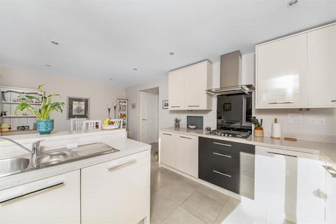38 Longbridge Drive, Easingwold, York, YO61 3FH