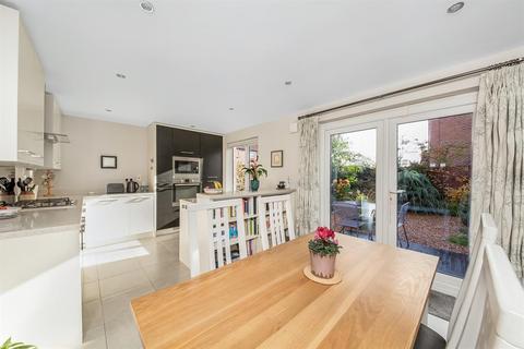 38 Longbridge Drive, Easingwold, York, YO61 3FH