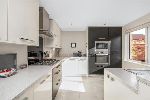 38 Longbridge Drive, Easingwold, York, YO61 3FH
