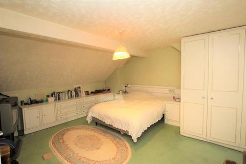 20 Winchfield Close, Harrow, HA3 0DT