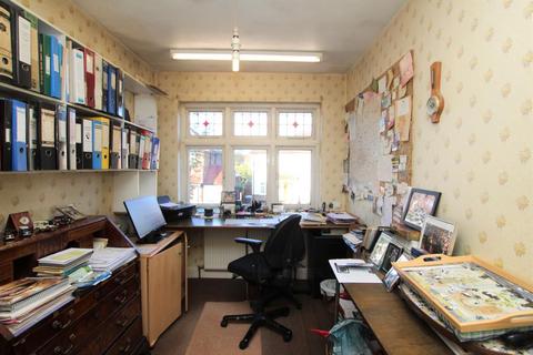 20 Winchfield Close, Harrow, HA3 0DT