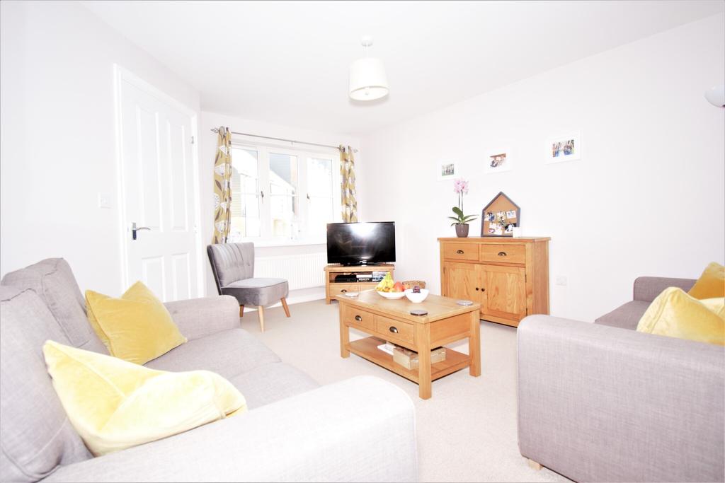 Maple Road, Shaftesbury 3 bed semidetached house £225,000