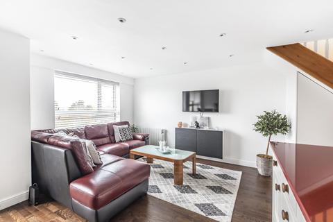 Flat 8, 1 Aveley Walk, Reading, RG2 0AP