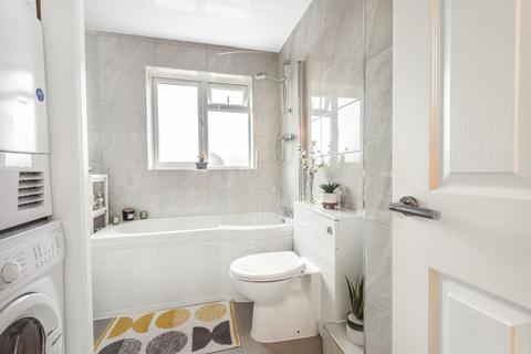 Flat 8, 1 Aveley Walk, Reading, RG2 0AP